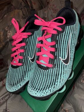 Nike Women's Mint Knit Sneakers with Hot Pink Laces